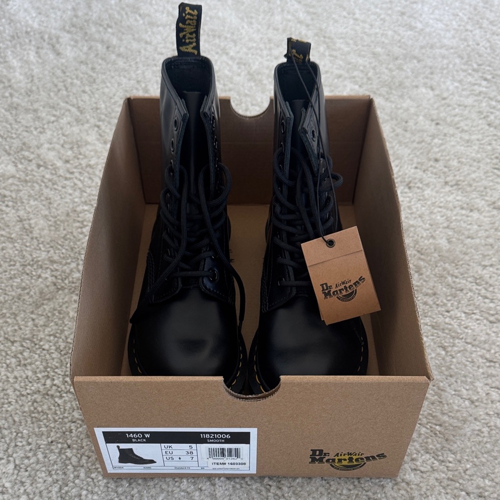 Dr. Martens 1460 Airwair Smooth Leather Lace-up Women Boots, Black, Size: 7, NWT